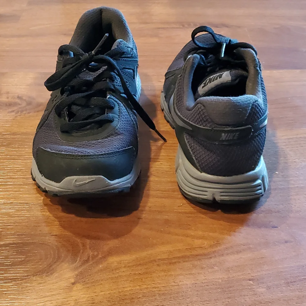 Nike Revolution 2 - Picture 2 of 4